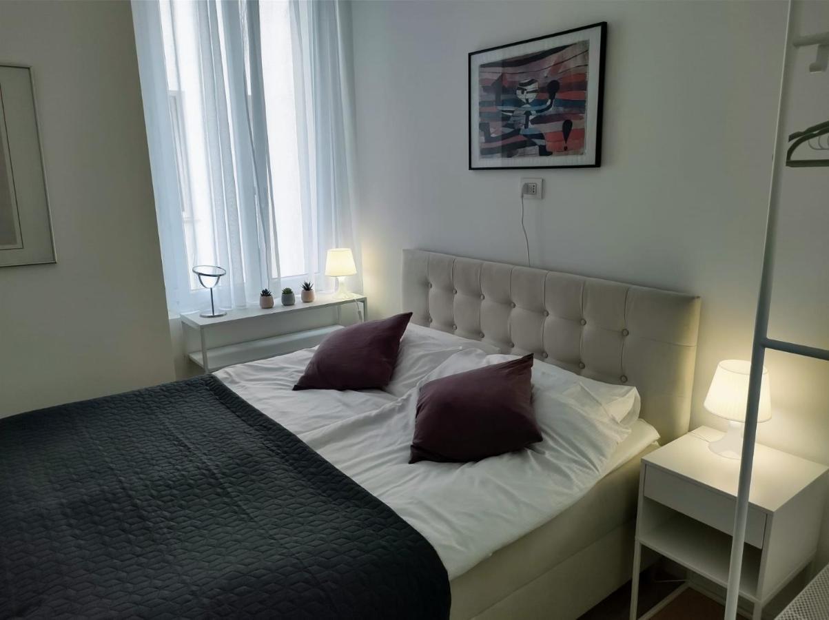 Boutique Apartments Cecilia Трієст Екстер'єр фото