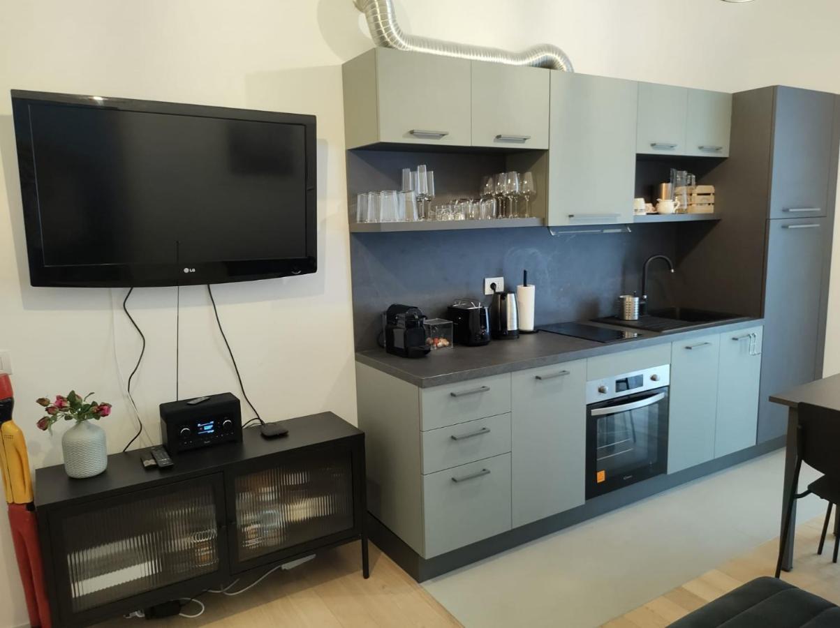 Boutique Apartments Cecilia Трієст Екстер'єр фото